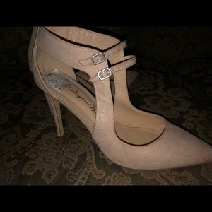 Nude/beige strappy pumps!